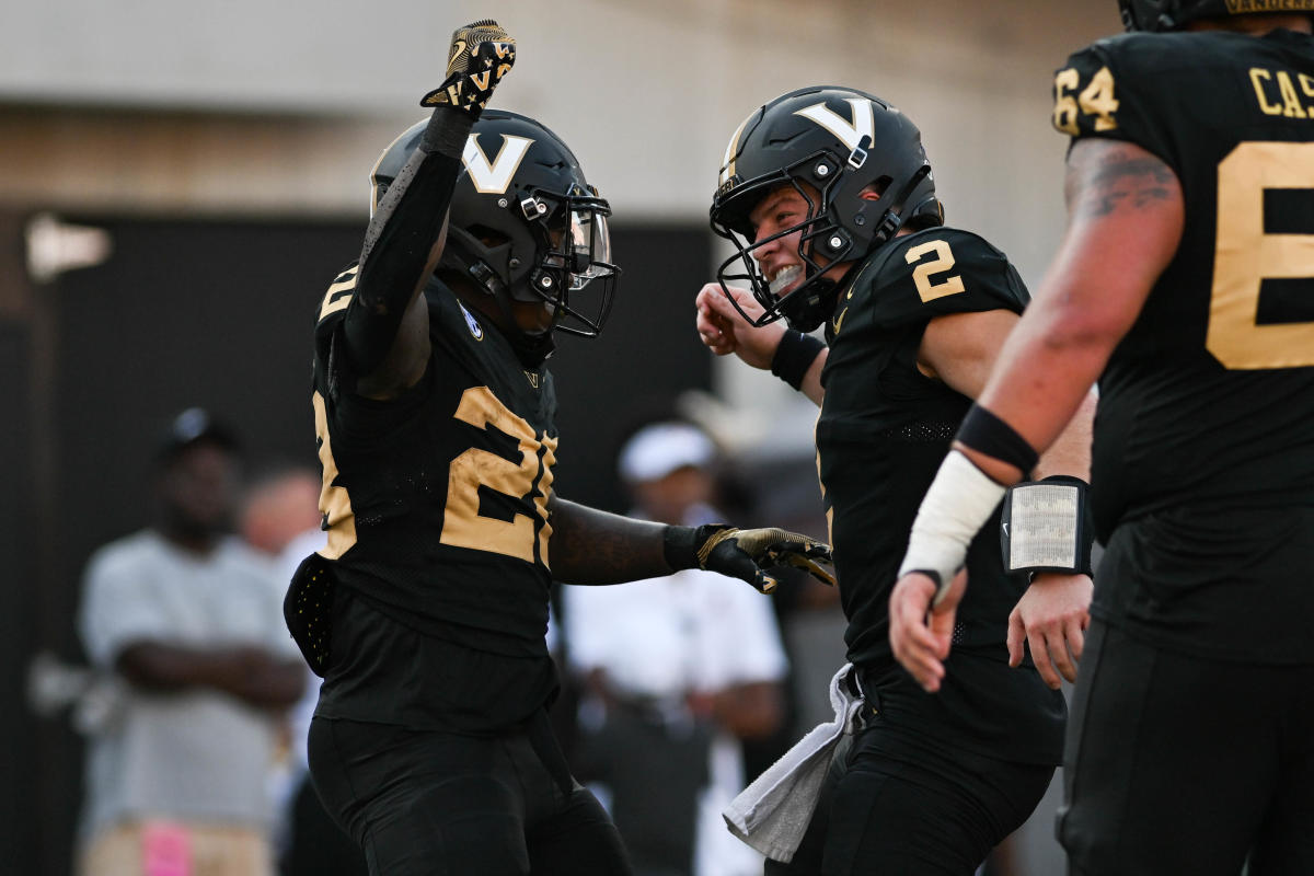 Vanderbilt fans tear down goal posts after upset of No. 1 Alabama as social media follows their path