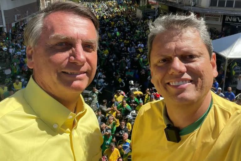 Tarcisio Gomes de Freitas junto a Bolsonaro, durante la campaña del año pasado