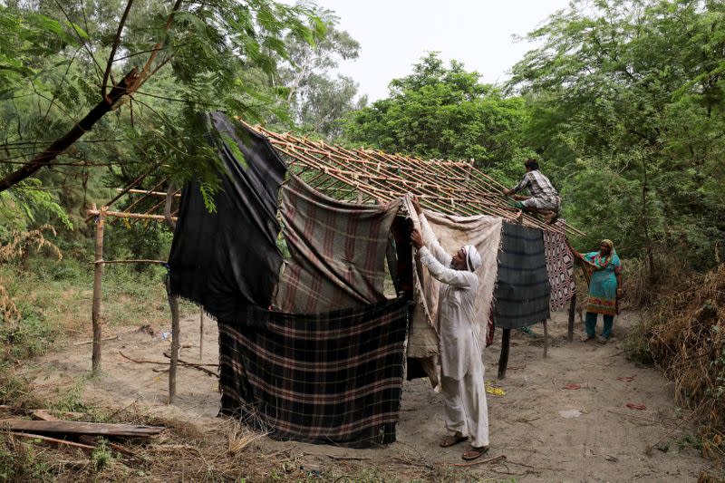 The Wider Image: Living on the edge, Pakistani Hindus still feel safer in India