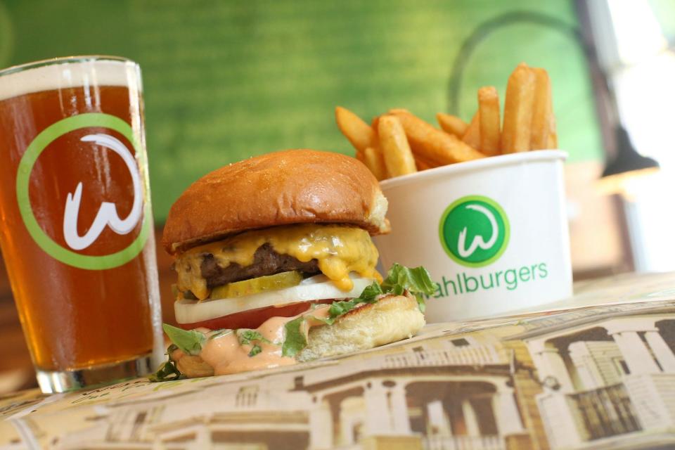 Wahlburgers, founded by actor Mark Wahlberg and his brothers Paul and Donnie, has permanently closed its downtown Cincinnati location.