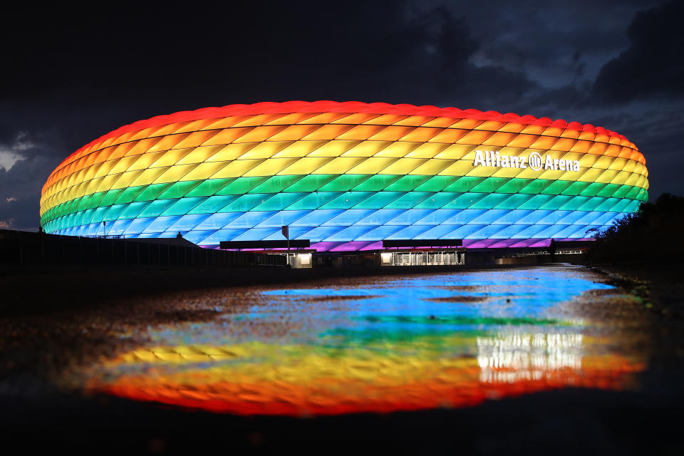 So bunt hätte die Münchener Allianz-Arena beim EM-Spiel heute Abend leuchten sollen, doch die Uefa untersagt es. (Bild: Alexander Hassenstein/Getty Images)