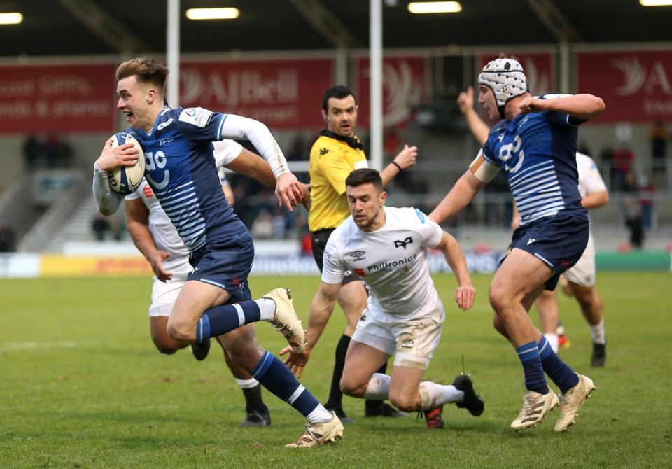 Jack Metcalf (left) breaks clear to score Sale’s seventh try (Nigel French/PA) (PA Wire)