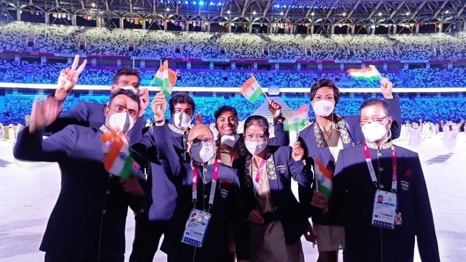 <div class="paragraphs"><p>Proud members of the Indian contingent pose for the camera</p></div>