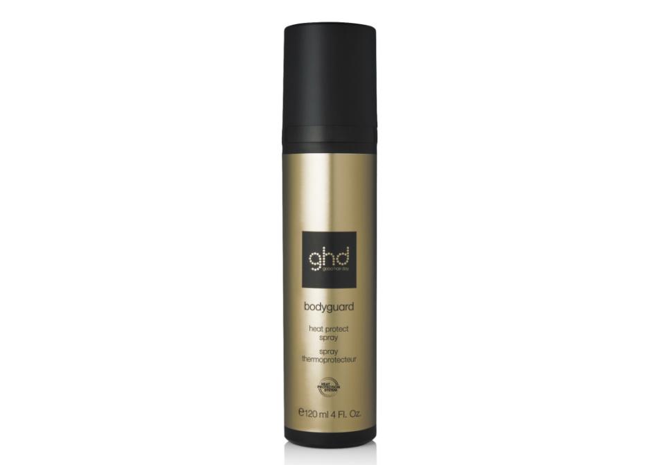 22,90€ les 120 ml<br><p>Best-seller de la marque GHD, ce soin permet de protéger les cheveux de la chaleur, de retenir l’hydratation et d’accentuer la brillance de la chevelure. </p><br><a href="https://www.ghdhair.com/fr/protection-chaleur/spray-thermoprotecteur-ghd-p-236" rel="nofollow noopener" target="_blank" data-ylk="slk:Acheter;elm:context_link;itc:0;sec:content-canvas" class="link ">Acheter</a>