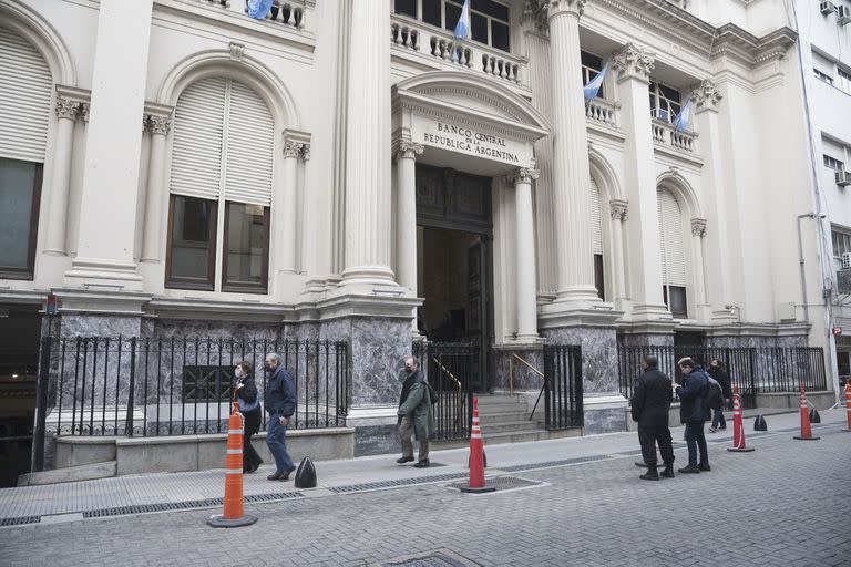 El Banco Central continúa con la venta de dólares: ya lleva US$170 millones perdidos en el último mes