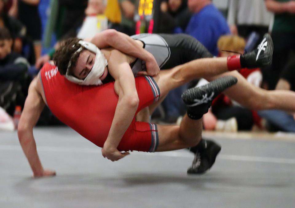 BBHVW's Nick Fortugno and Somers Ethan Steuber wrestle in the 108-pound weight class during the Westchester County wrestling championship at Yonkers High School Jan. 20, 2024. Fortugno won the match.