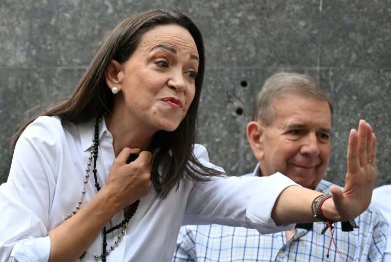 La líder opositora María Corina Machado y el candidato presidencial venezolano Edmundo González Urrutia en Caracas el 21 de julio de 2024. (Raul ARBOLEDA)