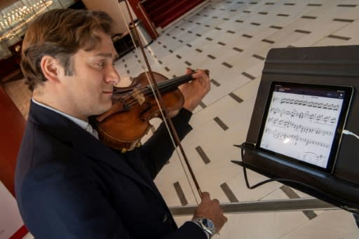 Renowned violinist Renaud Capucon uses the NomadPlay, which can remove any instrument from playback as desired, allowing the home musician to step into the fray from the comfort of home