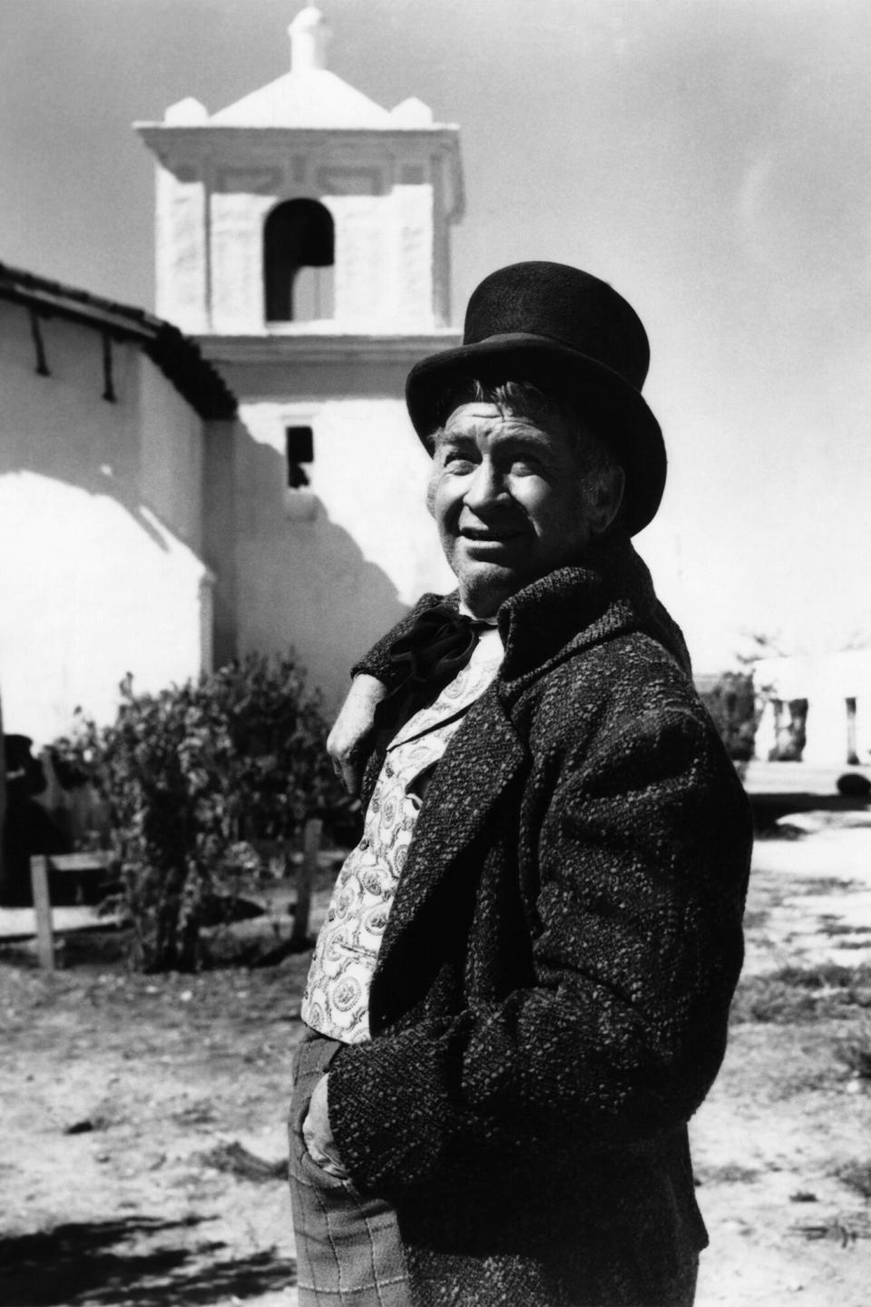 THE ALAMO, Chill Wills on set, 1960