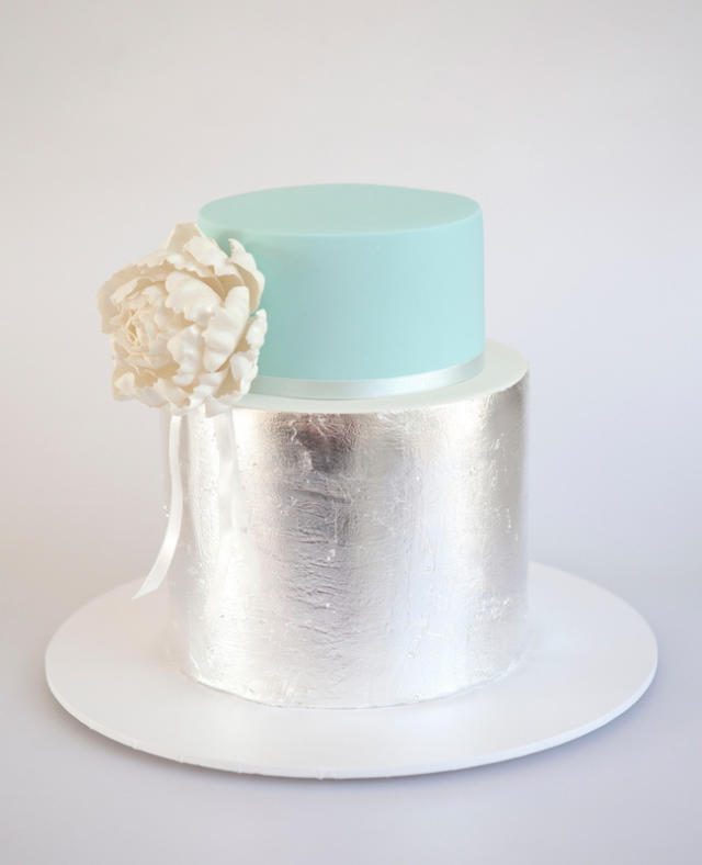 dark blue and silver wedding cakes