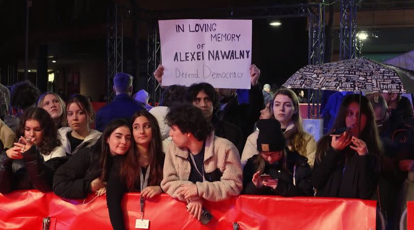 Pancarta a favor de Navalni en la alfombra roja de la Berlinale.