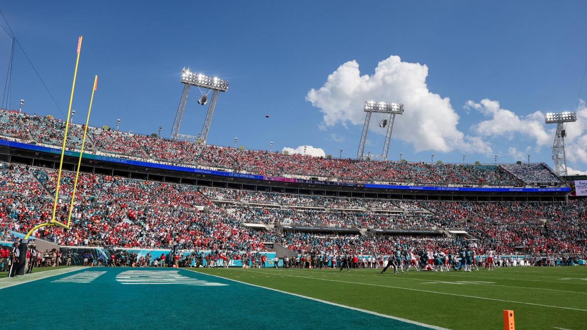 Jaguars' stadium changes name back to EverBank - NBC Sports