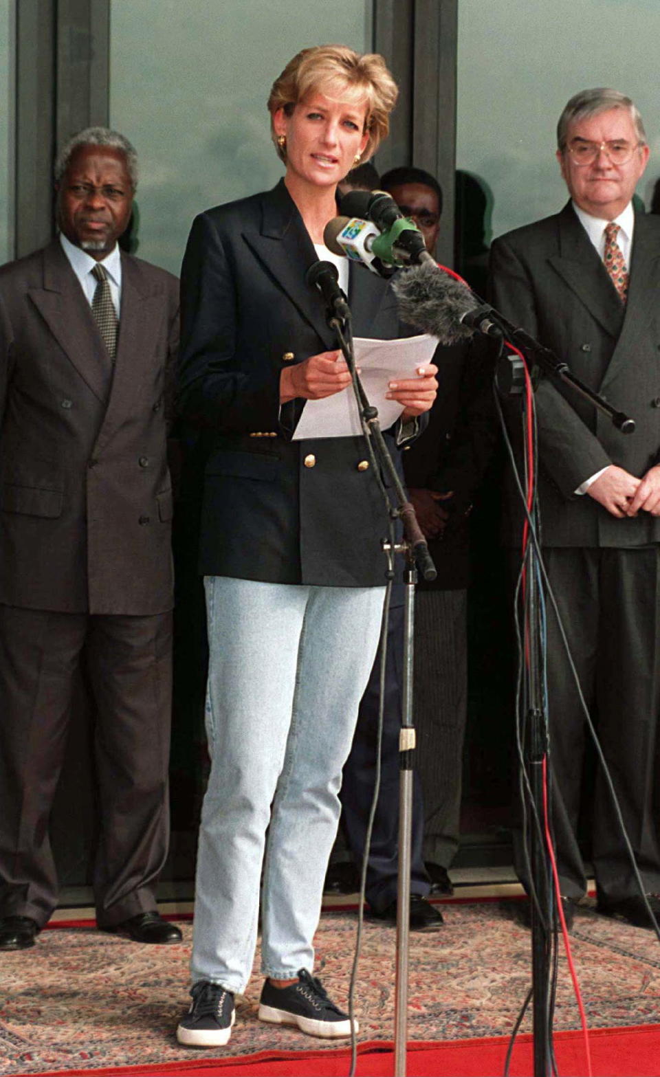 Auch Diana trug die Superga Sneaker oft (Bild: Tim Graham Picture Library/Getty Images)