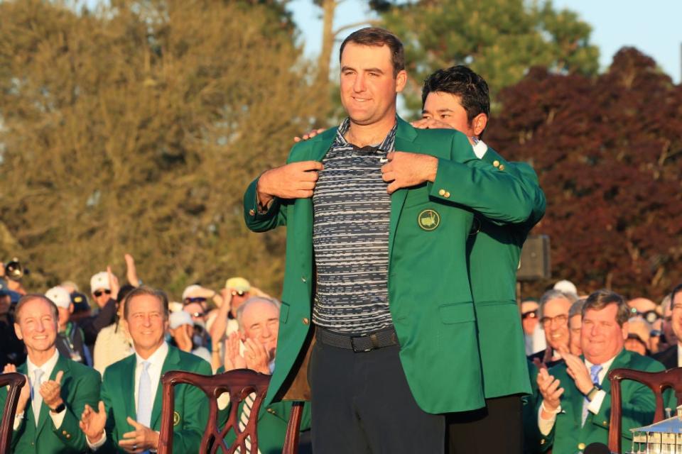 Scottie Scheffler receives the green jacket from previous champion Hideki Matsuyama  (Getty Images)