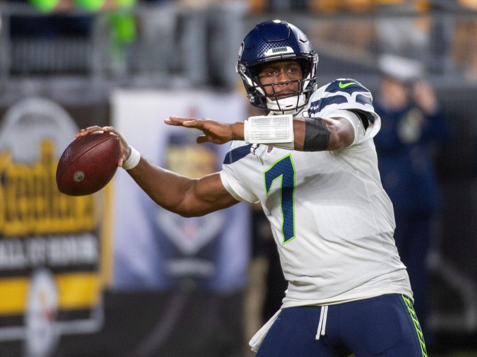 Geno Smith warms up ahead of a game against the Pittsburgh Steelers.