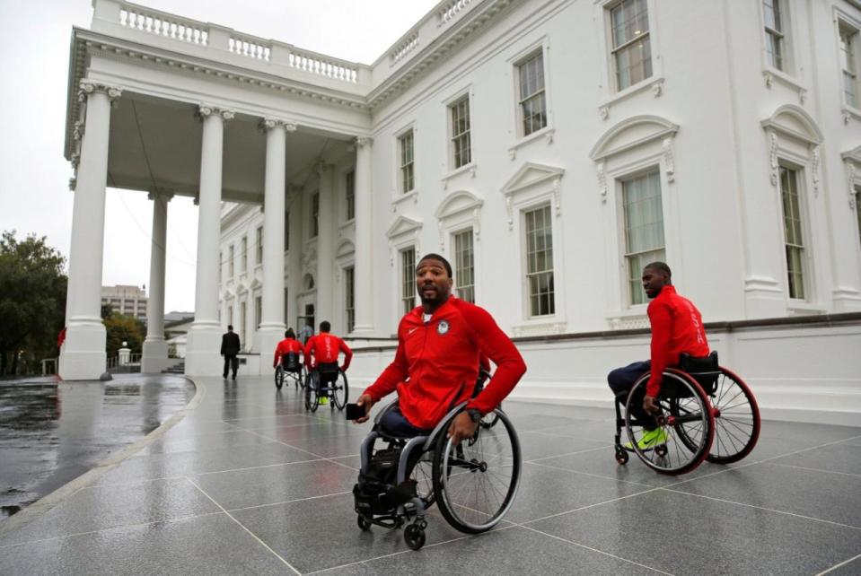 <p>Members of U.S. Paralympics team arrive to be greeted by President Barack Obama at the White House in Washington, U.S., September 29, 2016. REUTERS/Yuri Gripas</p>