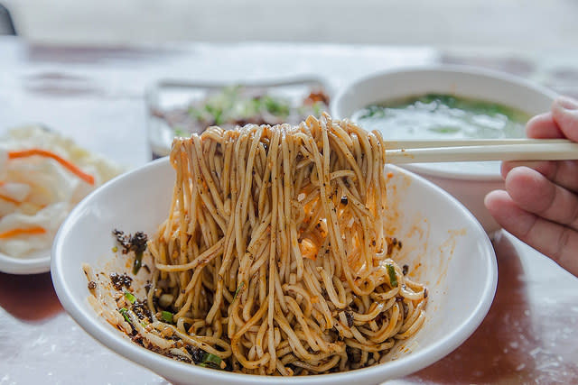 【台北捷運龍山寺站美食】宜賓燃麵