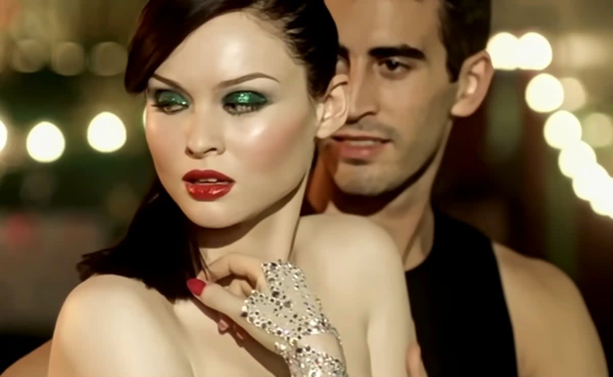 Sophie Ellis-Bextor in the music video for ‘Murder on the Dancefloor’ (Sophie Ellis-Bextor / YouTube)