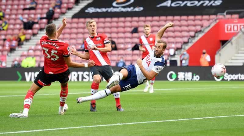 Premier League - Southampton v Tottenham Hotspur