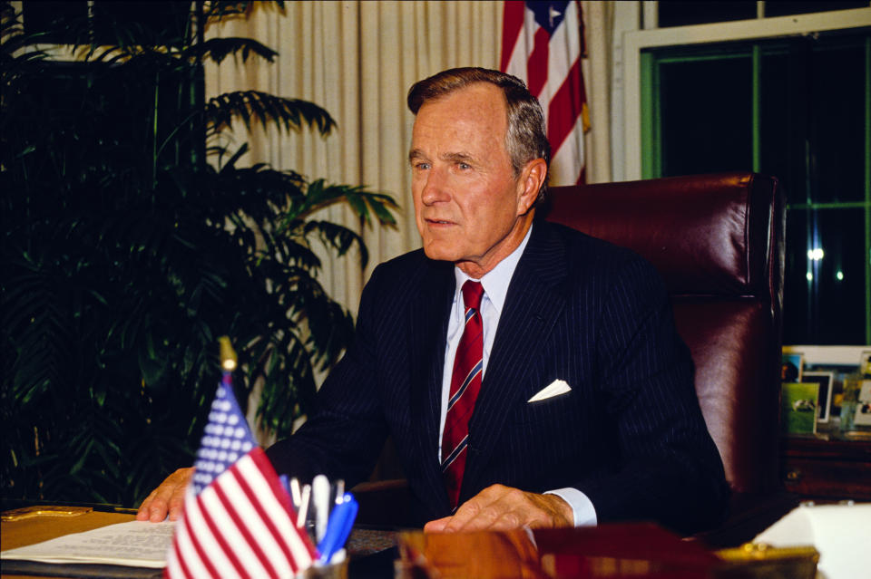 Then-President George H.W. Bush in the Oval Office in October 1990. (Photo: Howard L. Sachs/CNP/Getty Images)