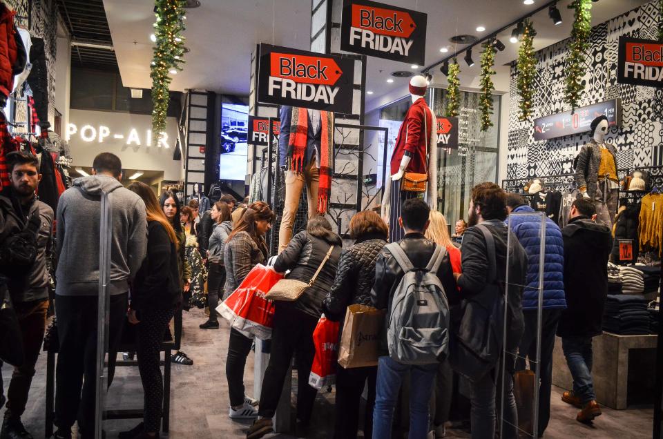 ATHENS, GREECE - 2018/11/23: Shoppers are seen at a store on Black Friday. (Photo by Ioannis Alexopoulos/SOPA Images/LightRocket via Getty Images)