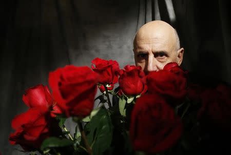 Actor Jeffrey Tambor poses backstage during the 22nd Screen Actors Guild Awards in Los Angeles, California January 30, 2016. REUTERS/Mario Anzuoni