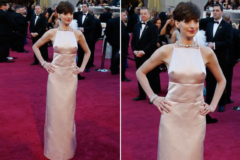 Anne Hathaway lució para los Oscar de 2013 un vestido en color rosa de Prada que fue criticado por el efecto de sus costuras