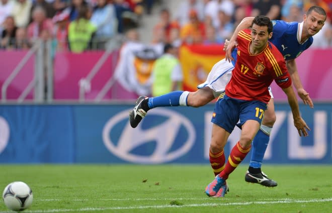 Spanish defender Alvaro Arbeloa (L) vies with Italian midfielder Thiago Motta during the Euro 2012 championships football match Spain vs Italy on June 10, 2012 at the Gdansk Arena. AFPPHOTO/ GIUSEPPE CACACEGIUSEPPE CACACE/AFP/GettyImages