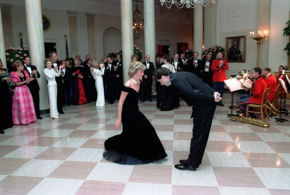 Princess Diana dances with John Travolta in the Cross Hall of the White House in Washington, D.C at a Dinner for Prince Charles and Princess Diana of the United Kingdom on November 9, 1985 Mandatory (Alamy)