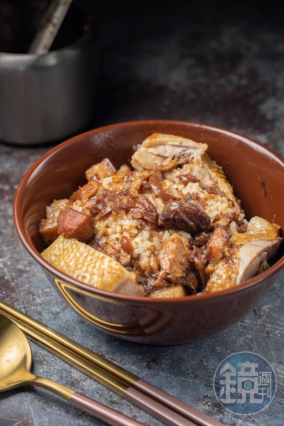 「鴨肉飯」是我的心頭好，除了甘甜薰香的肥美鴨肉，下方的滷肉飯也是絕對要扒光的。（60元／碗）