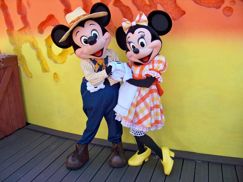 mickey minnie disneyland