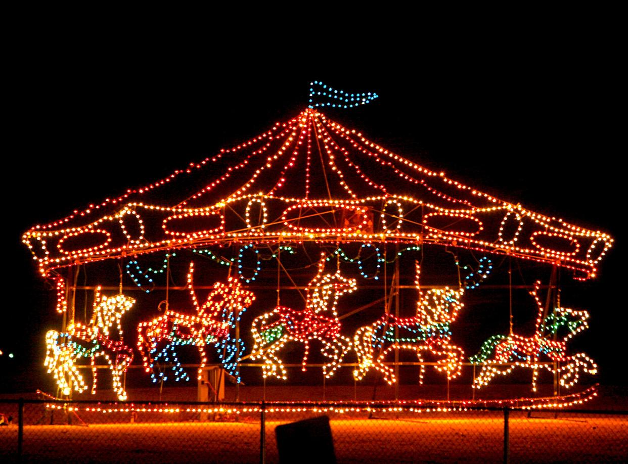 CHRISTMAS LIGHTS DISPLAY: The Holiday Lights Spectacular in Midwest City, Okla., will be open through Dec. 30, 2008. By John Clanton, The Oklahoman ORG XMIT: KOD