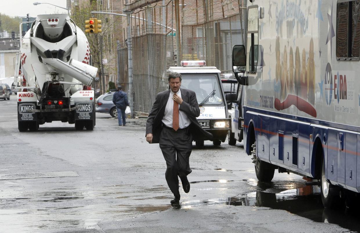 Councilmember Bill de Blasio arrives for a press conference at 37th St. in Brooklyn on May 2, 2007 in Brooklyn to further discuss the street's lack of a sidewalk.