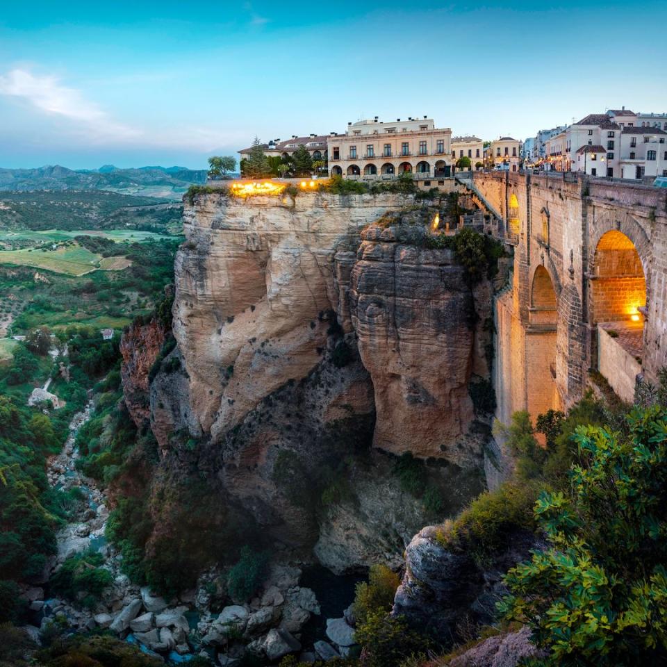 Vista panorámica del tajo de Ronda, uno de los pueblos más bonitos de Málaga, Andalucía