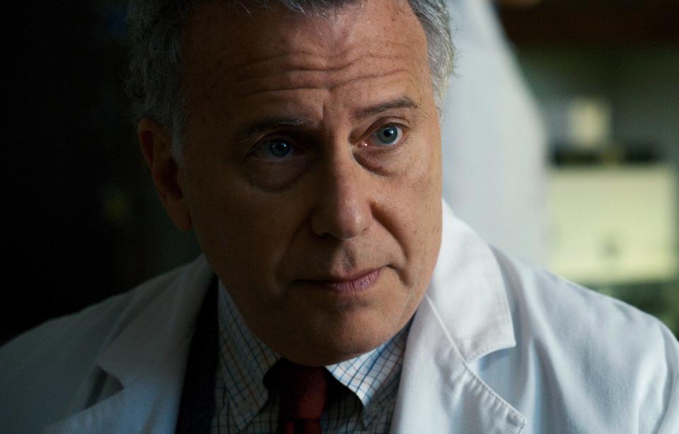 Paul Reiser in a doctor's coat