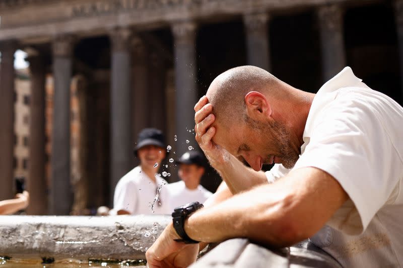 Heat wave hits Rome as temperatures expected to rise further