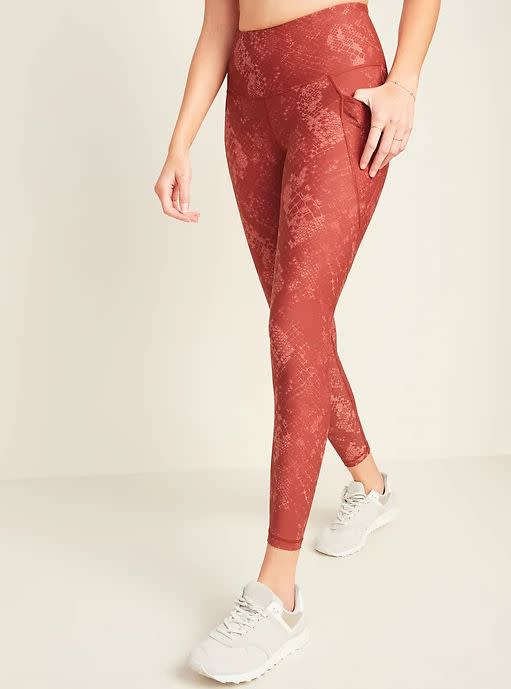 These High-Waisted Elevate Powersoft 7/8-Length Side-Pocket Leggings For Women are available in sizes XS to XXL and in 23 colors. <a href="https://fave.co/2UhRAGN" target="_blank" rel="noopener noreferrer">Get them on sale for 50% off (normally $40) at Old Navy.</a> Find the matching <a href="https://fave.co/3nrVaLh" target="_blank" rel="noopener noreferrer">bra here.</a>