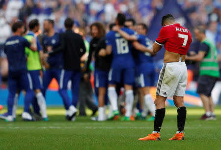 Soccer Football - FA Cup Final - Chelsea vs Manchester United - Wembley Stadium, London, Britain - May 19, 2018 Manchester United's Alexis Sanchez looks dejected as Chelsea players celebrate at the end of the match Action Images via Reuters/Lee Smith