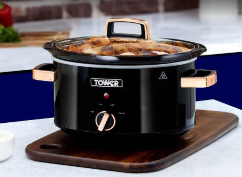 This large capacity stainless steel slow cooker