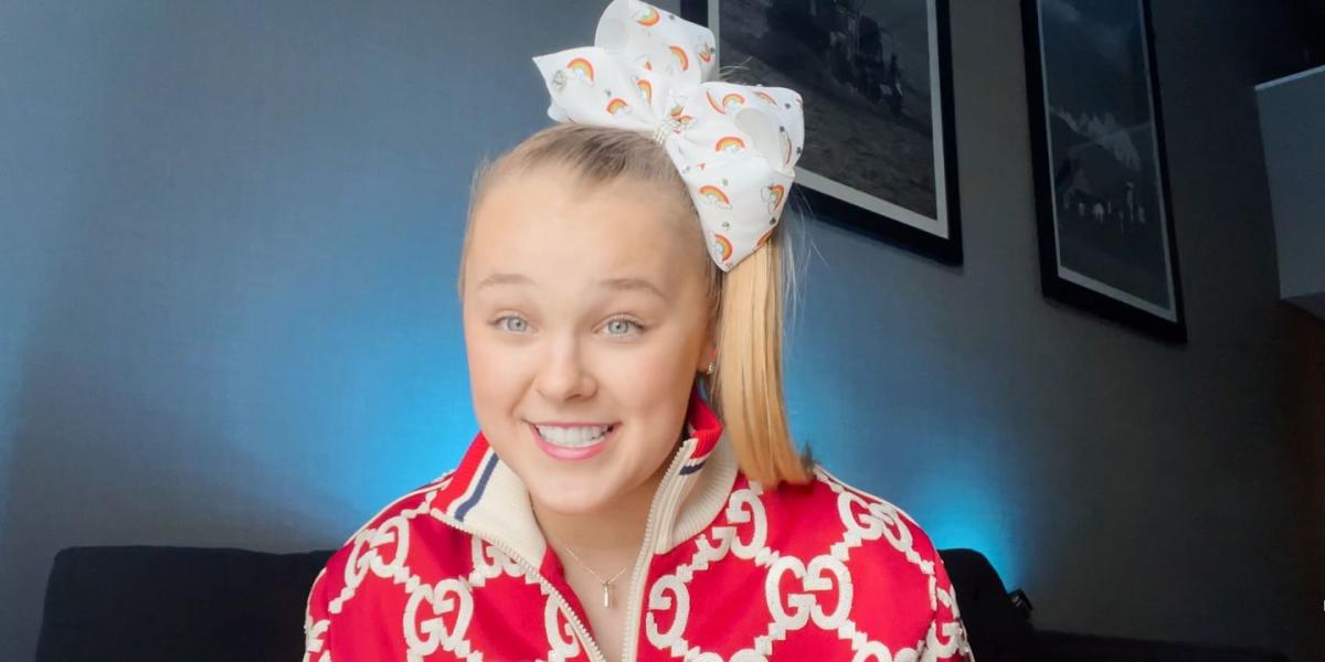 JoJo Siwa has a blast as she participates in MLB All Star