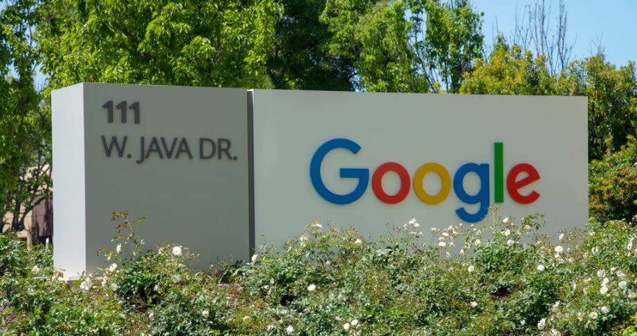 Alphabet convence más a los analistas que a los inversores