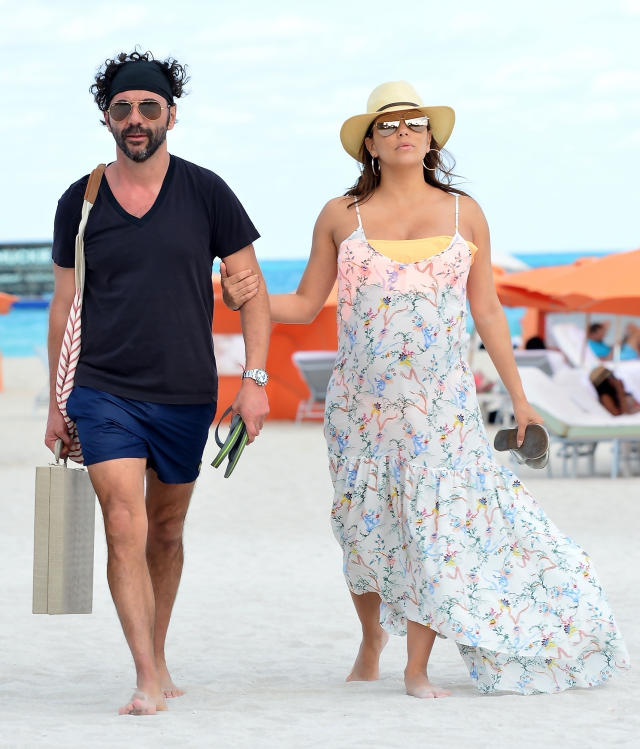 Pregnant Eva Longoria Relaxes with Husband José Bastón, Plus Alessandra  Ambrosio, Hugh Grant and More