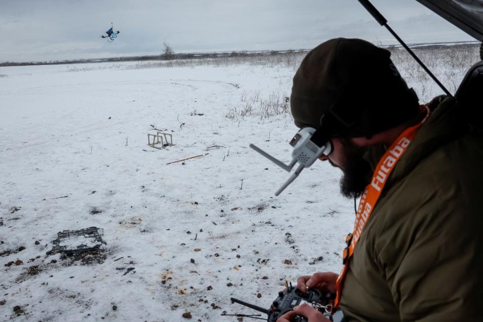 2024年2月6日，烏軍在頓內茨克州某處練習操作第一人稱視角（FPV）無人機。路透社