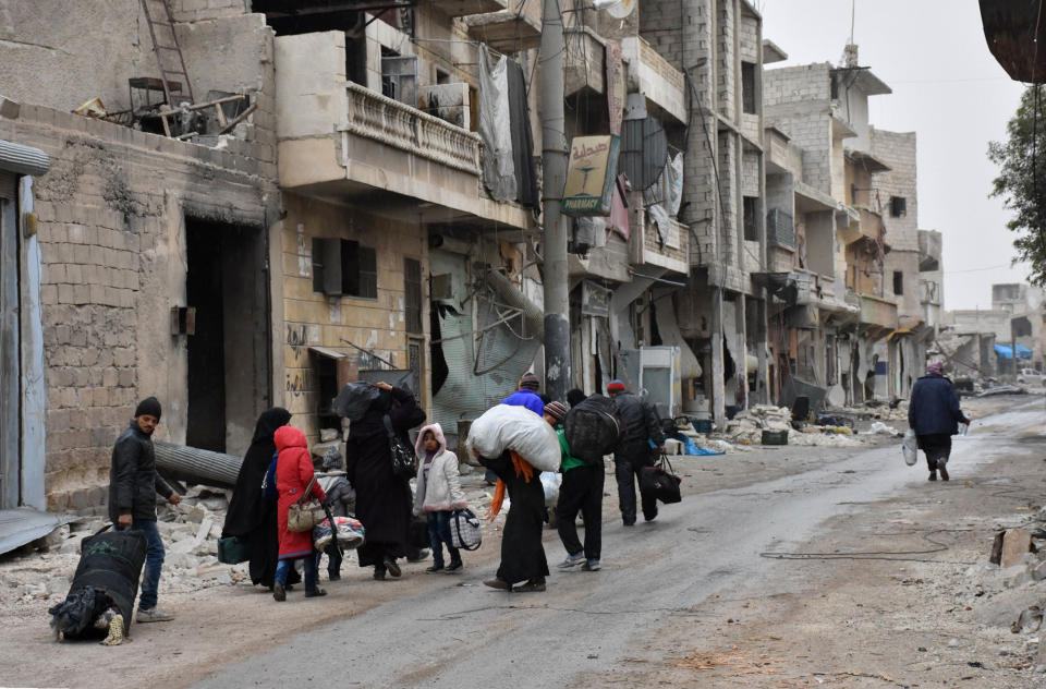 Death toll rises in Aleppo – 50,000 flee in four days
