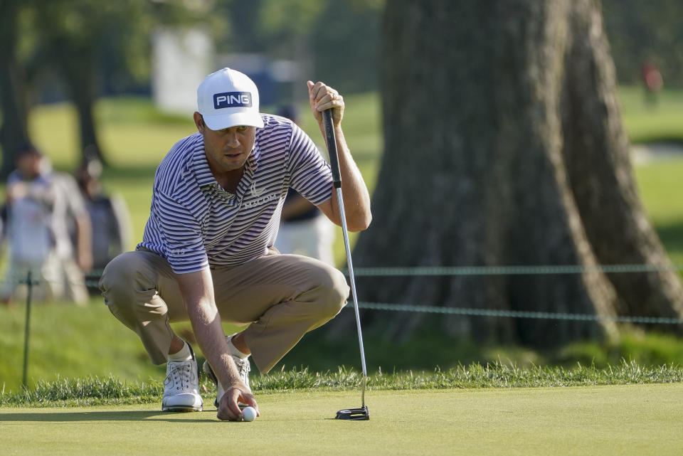 Harris English, of the United States, lines up a shot on on the fifth green during the second round of the US Open Golf Championship, Friday, Sept. 18, 2020, in Mamaroneck, N.Y. (AP Photo/John Minchillo)