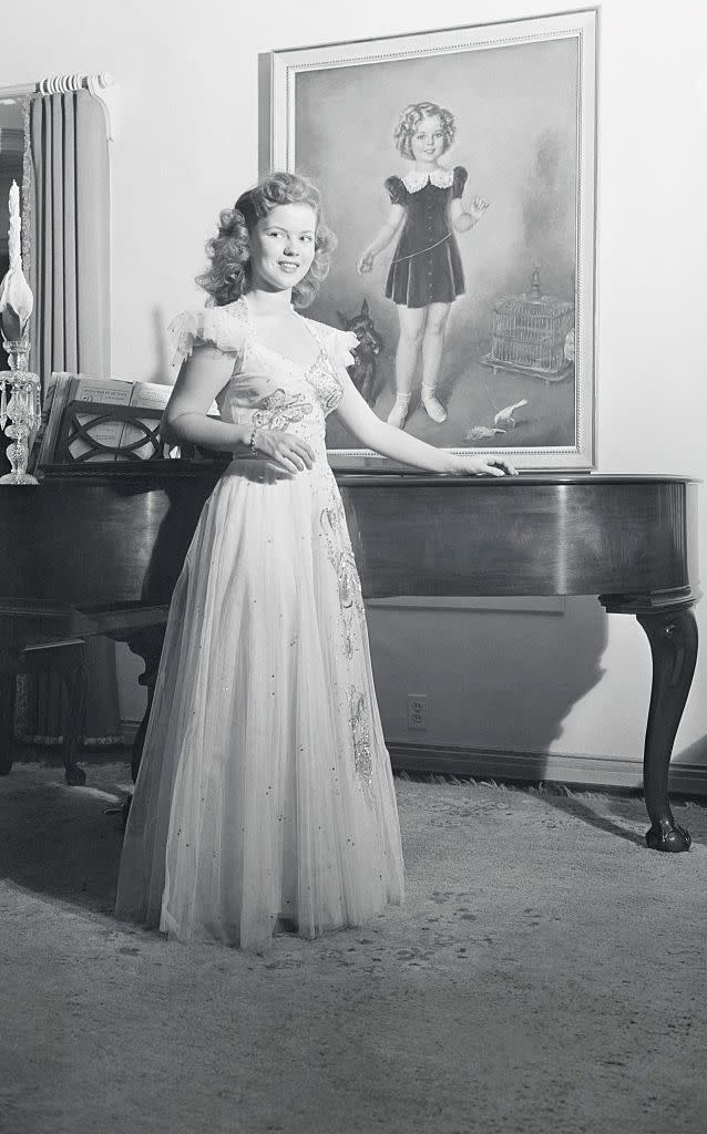 Rare Vintage Photos of Shirley Temple at Home