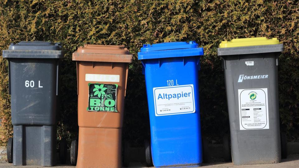 Tonnen für Hausmüll. Das Recycling stagniert in Deutschland.