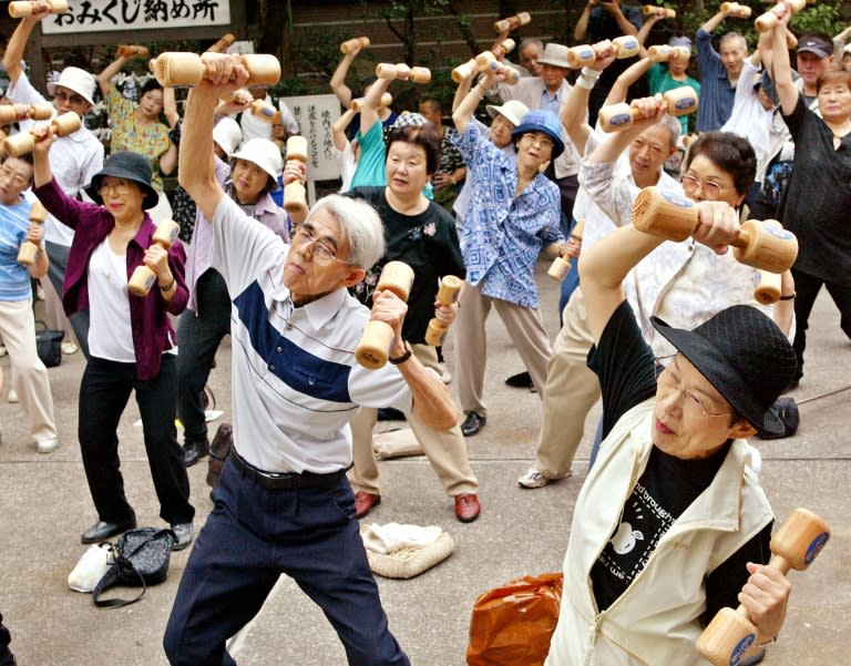 With a projected average lifespan of nearly 85.8 years, Spain -- formerly in 4th place -- will dethrone Japan, which sits atop the rankings today with a lifespan of 83.7 years, and will drop to 2nd place in 2040