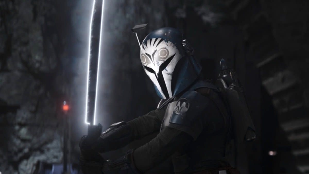 Bo-Katan with her helmet on holds the Darksaber like a baseball bat on The Mandalorian