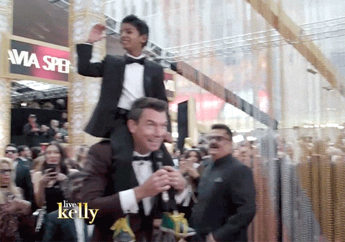 Sunny Pawar on Jerry O'Connell's shoulders